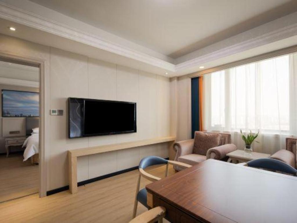 Vienna International Pujiang Hotel 4*