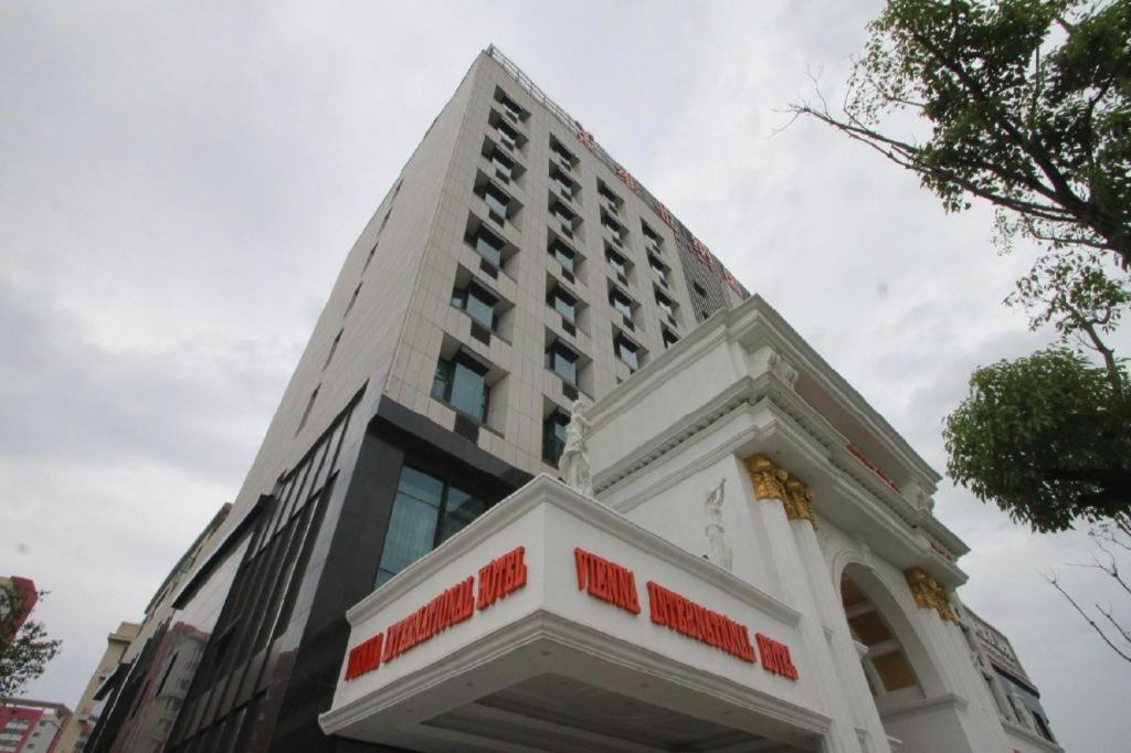 Hotel Vienna International Pujiang 4*