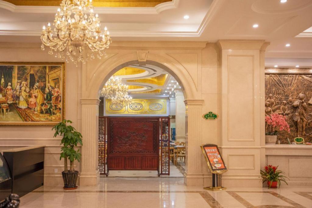 Hotel Vienna International Pujiang 4*