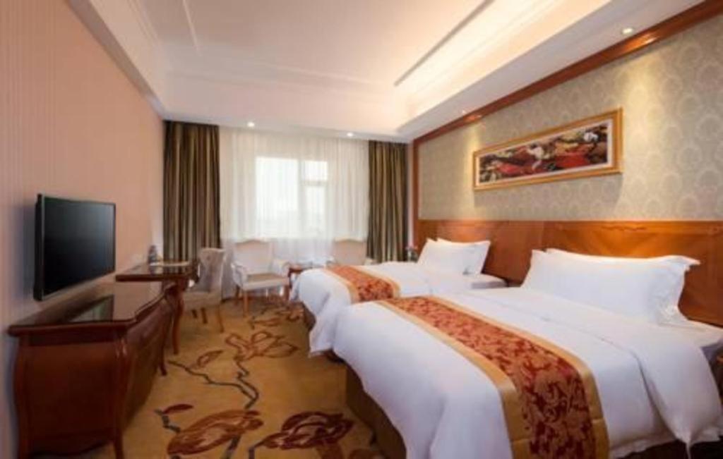 Vienna International Pujiang Hotel 4*