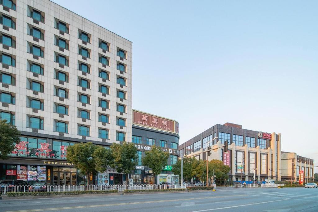 Hotel Vienna International Pujiang 4*