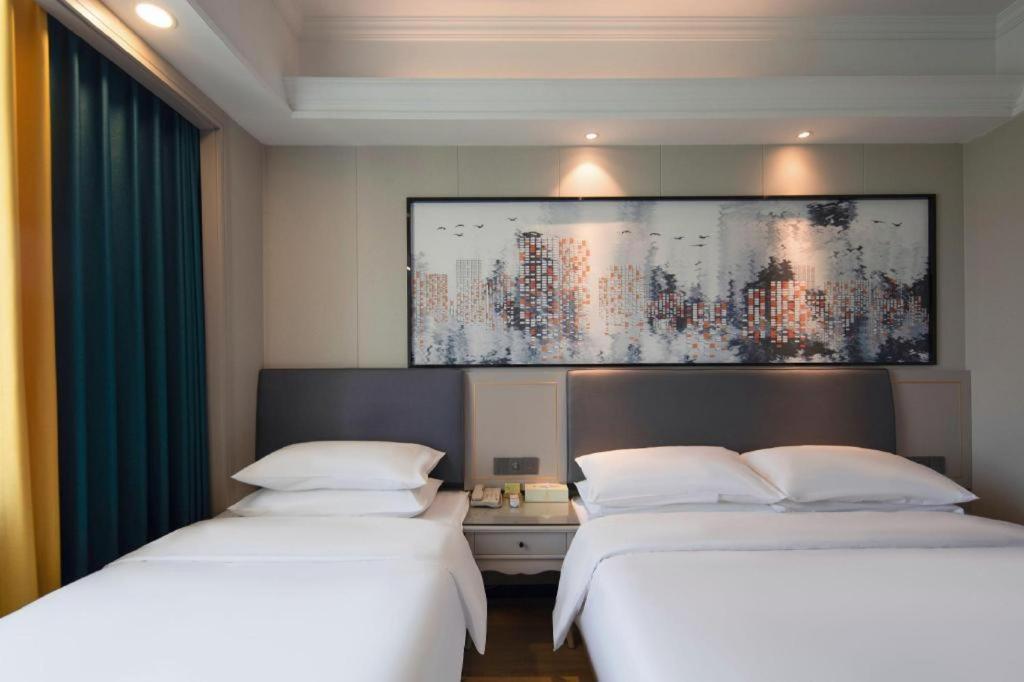 Vienna International Pujiang Hotel 4*
