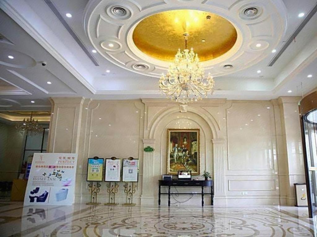 Vienna International Pujiang Hotel 4*