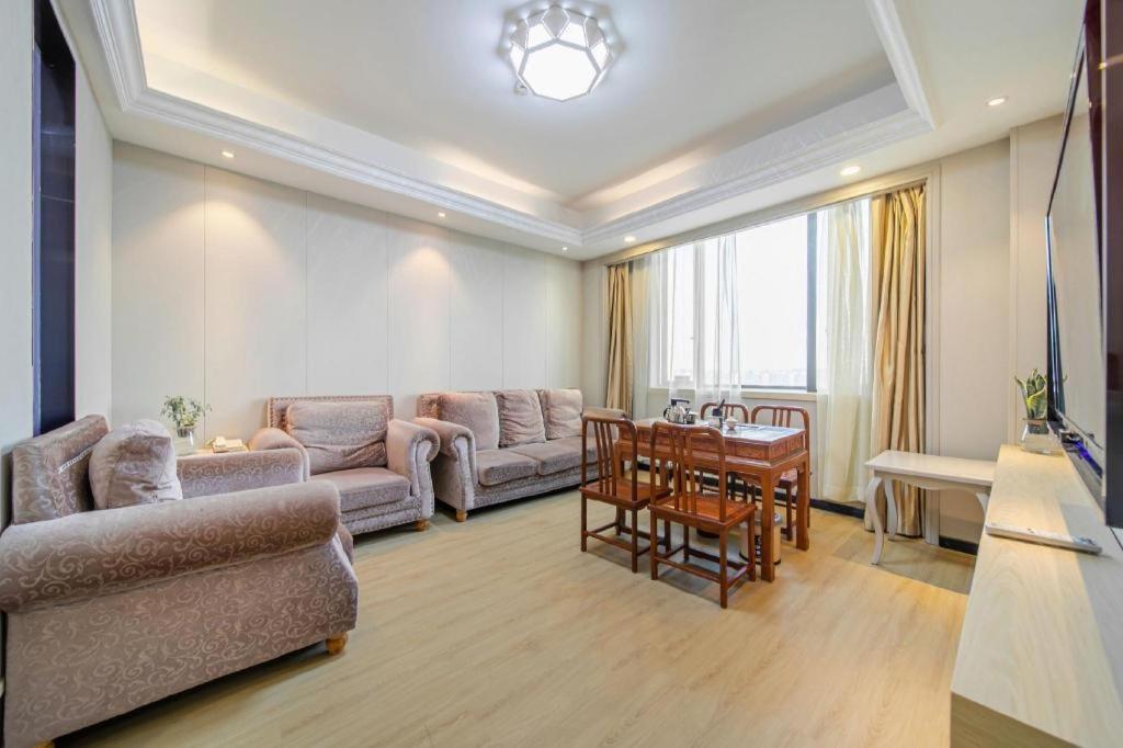 Hotel Vienna International Pujiang 4*