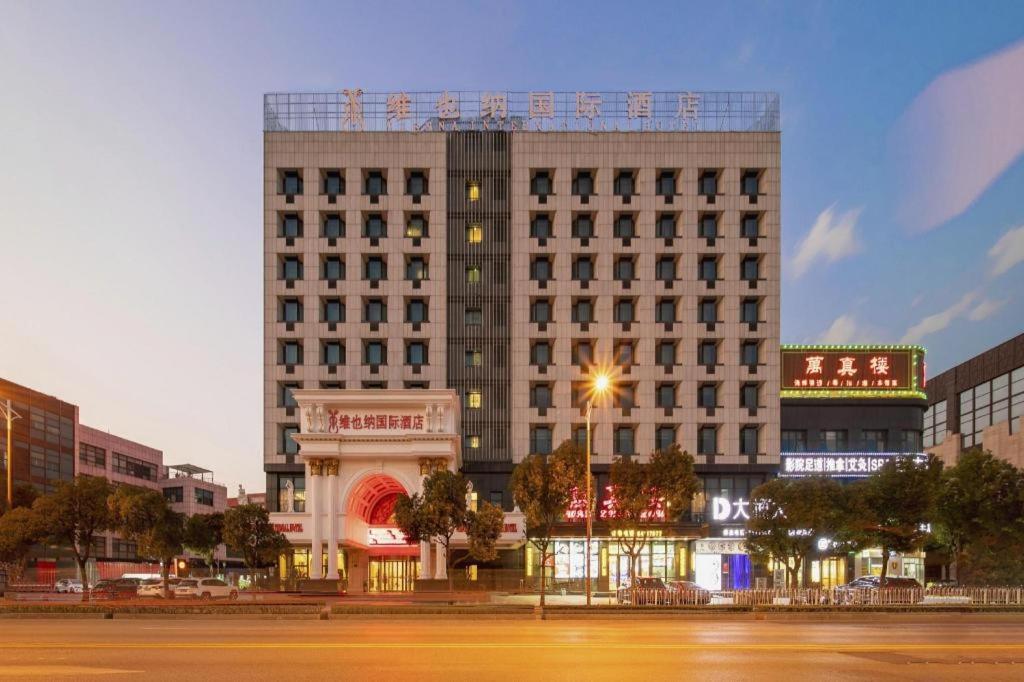 Hotel Vienna International Pujiang 4*